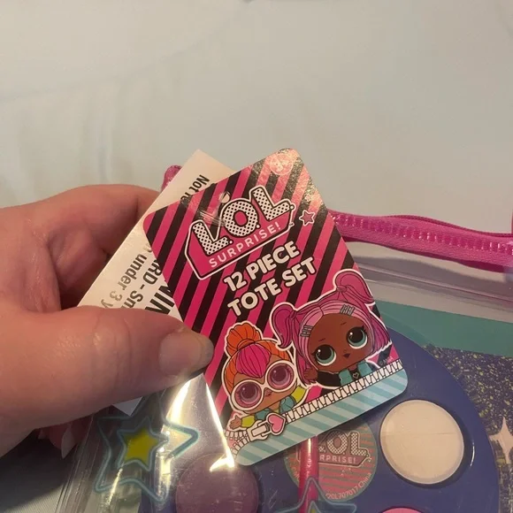 LOL SURPRISE! 12 PIECE TOTE SET - Picture 2 of 3